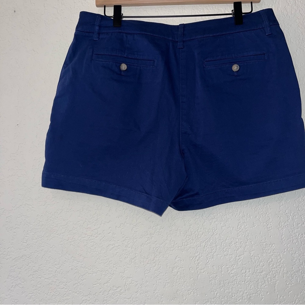 NWOT Woman’s Tommy Bahama 5” Shorts 
Size 12 - Picture 2 of 8
